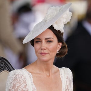 Catherine (Kate) Middleton, duchesse de Cambridge, assiste à la parade des officiers de l'Académie militaire des Caraïbes, à Kingston