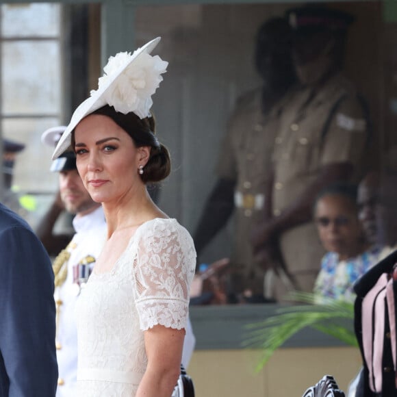 Catherine (Kate) Middleton, duchesse de Cambridge, assiste à la parade des officiers de l'Académie militaire des Caraïbes, à Kingston, le 24 mars 2022.