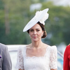 Catherine (Kate) Middleton, duchesse de Cambridge, assiste à la parade des officiers de l'Académie militaire des Caraïbes, à Kingston, le 24 mars 2022.