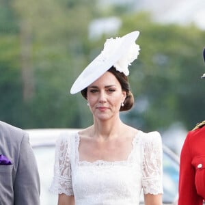 Catherine (Kate) Middleton, duchesse de Cambridge, assiste à la parade des officiers de l'Académie militaire des Caraïbes, à Kingston, le 24 mars 2022.