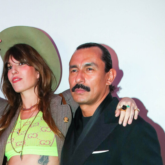 Lou Doillon, enceinte, et le créateur Haider Ackermann assistent au dîner de l'association AEM (Un Avenir pour les Enfants du Monde), au profit des enfants du Rwanda, au Pavillon Ledoyen. Paris, le 24 mars 2022 © Borde-Rindoff / Bestimage