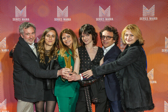 Yaël Langmann, Jérémy Mainguy, Angele Metzger, guest - Cérémonie de clôture du festival Séries Mania à Lille le 25 mars 2022. © Stéphane Vansteenkiste/Bestimage 