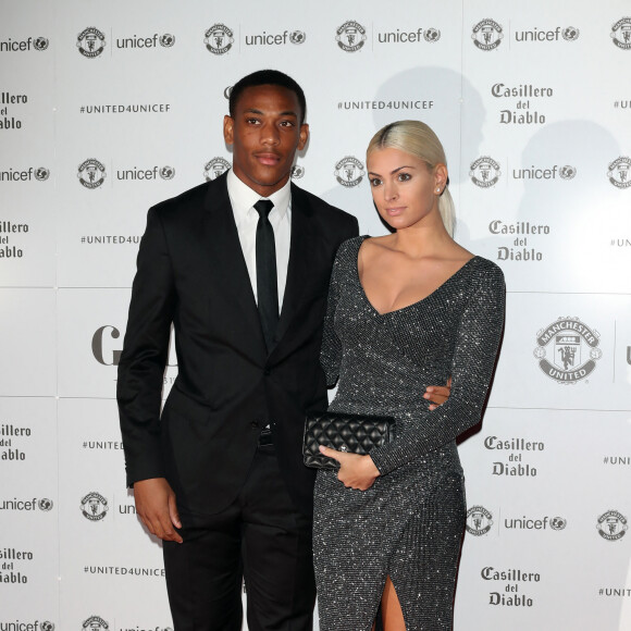 Anthony Martial et sa compagne Mélanie da Cruz sont apparus pour la première fois en public au photocall du dîner de gala "The United for UNICEF" au stade Old Trafford à Manchester, Royaume Uni, le 31 octobre 2016.