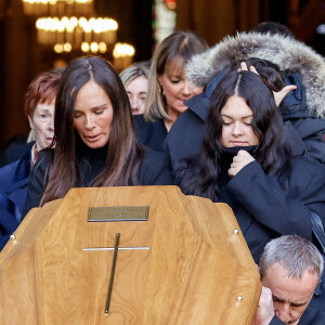 Nathalie Marquay et sa fille Lou - La famille de Jean-Pierre Pernaut à la sortie des obsèques en la Basilique Sainte-Clotilde à Paris le 9 mars 2022. © Cyril Moreau/Bestimage