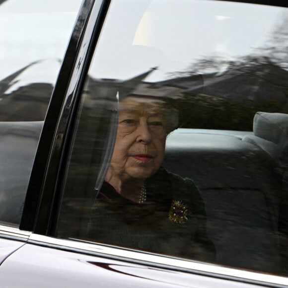 La reine Elisabeth II d'Angleterre et le prince Andrew, duc d'York, arrivent à l'abbaye de Westminster pour assister au service d'action de grâce en hommage au prince Philip, duc d'Edimbourg, à Londres, le 29 mars 2022. Le prince Philip est décédé le 9 avril 2021.