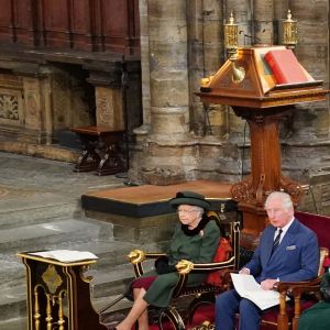 La reine Elisabeth II d'Angleterre, Le prince Charles, prince de Galles, et Camilla Parker Bowles, duchesse de Cornouailles, La princesse Anne et son mari Timothy Laurence. Au deuxième rang, Le prince William, duc de Cambridge, et Catherine (Kate) Middleton, duchesse de Cambridge, Le prince George de Cambridge, La princesse Charlotte de Cambridge - Service d'action de grâce en hommage au prince Philip, duc d'Edimbourg, à l'abbaye de Westminster à Londres, le 29 mars 2022. Le prince Philip, duc d'Edimbourg, est décédé Le 9 avril 2021.