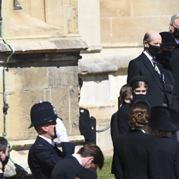 La reine Elisabeth II d'Angleterre, Catherine Kate Middleton, la duchesse de Cambridge, Zara Phillips (Tindall) et Mike Tindall, la princesse Eugenie d'York et son mari Jack Brooksbank, la princesse Beatrice d'York et son mari Edoardo Mapelli Mozzi - Arrivées aux funérailles du prince Philip, duc d'Edimbourg à la chapelle Saint-Georges du château de Windsor, Royaume Uni, le 17 avril 2021.
