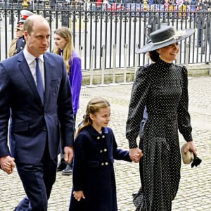 Le prince William, duc de Cambridge, et Catherine (Kate) Middleton, duchesse de Cambridge, Le prince George de Cambridge et la princesse Charlotte de Cambridge - Service d'action de grâce en hommage au prince Philip, duc d'Edimbourg, à l'abbaye de Westminster à Londres, le 29 mars 2022. Le prince Philip, duc d'Edimbourg, est décédé le 9 avril 2021.