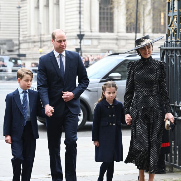 Le prince William, duc de Cambridge, et Catherine (Kate) Middleton, duchesse de Cambridge, Le prince George de Cambridge, La princesse Charlotte de Cambridge - Service d'action de grâce en hommage au prince Philip, duc d'Edimbourg, à l'abbaye de Westminster à Londres, le 29 mars 2022. Le prince Philip, duc d'Edimbourg, est décédé le 9 avril 2021.