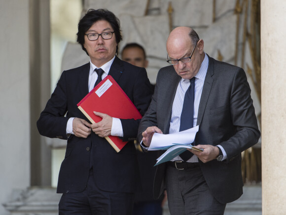 Jean-Vincent Placé, secrétaire d'Etat chargé de la réforme de l'Etat et de la simplification et Jean-Marie Le Guen, secrétaire d'Etat chargé du développement et de la francophonie - Sorties du conseil des ministres au palais de l'Elysée à Paris. © Pierre Pérusseau