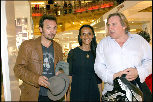 Vincent Perez, Karine Silla et Gérard Depardieu aux Galeries Lafayette à Paris 