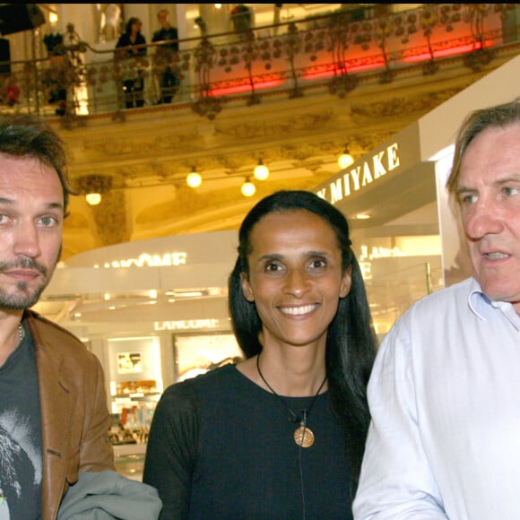 Vincent Perez, Karine Silla et Gérard Depardieu aux Galeries Lafayette à Paris 