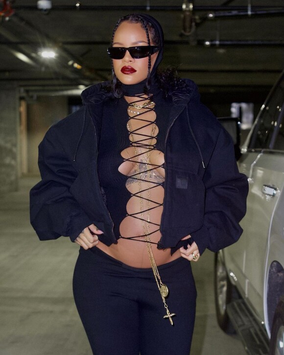Rihanna aime montrer son ventre rond à l'air libre. @ Instagram / Rihanna