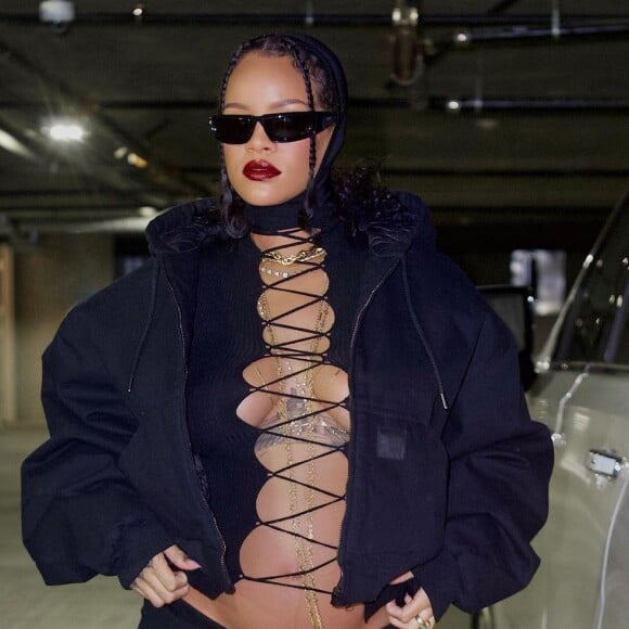 Rihanna aime montrer son ventre rond à l'air libre. @ Instagram / Rihanna