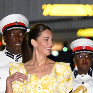Le prince William et Kate Middleton quittent les Bahamas depuis l'aéroport international Lynden Pindling. Le 26 mars 2022.