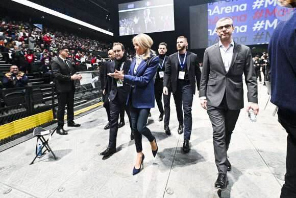 La première dame Brigitte Macron - Le président de la République française et candidat du parti centriste La République en marche (LREM) à la réélection a effectué son premier grand meeting de campagne de la Défense Arena à Nanterre, France, le 2 Avril 2022