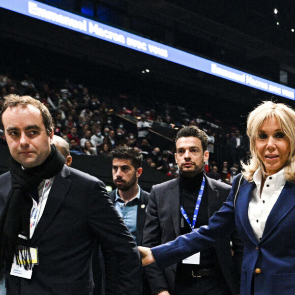 La première dame Brigitte Macron - Le président de la République française et candidat du parti centriste La République en marche (LREM) à la réélection a effectué son premier grand meeting de campagne de la Défense Arena à Nanterre, France, le 2 Avril 2022