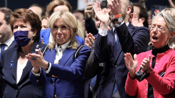 "Brigitte..." : Emmanuel Macron, ému, s'adresse à sa femme devant 30 000 personnes