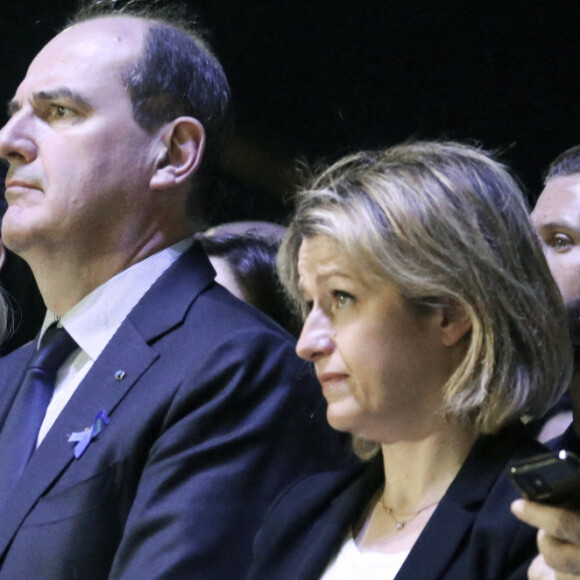 Le président de l'assemblée nationale Richard Ferrand, la première dame, Brigitte Macron, le Premier ministre, Jean Castex, Barbara Pompili, ministre de la Transition écologique et Francois Bayrou - Le président de la République française et candidat du parti centriste La République en marche (LREM) à la réélection, a effectué son premier grand meeting de campagne au Paris le Défense Arena à Nanterre, France, le 2 Avril 2022.