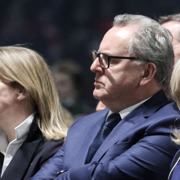 Le président de l'assemblée nationale Richard Ferrand, la première dame, Brigitte Macron, le Premier ministre, Jean Castex - Le président de la République française et candidat du parti centriste La République en marche (LREM) à la réélection, a effectué son premier grand meeting de campagne au Paris le Défense Arena à Nanterre, France, le 2 avril 2022