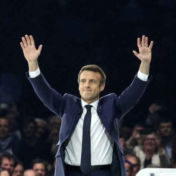 Le président de la République française et candidat du parti centriste La République en marche (LREM) à la réélection, Emmanuel Macron a effectué son premier grand meeting de campagne à la Défense Arena à Nanterre, France, le 2 Avril 2022