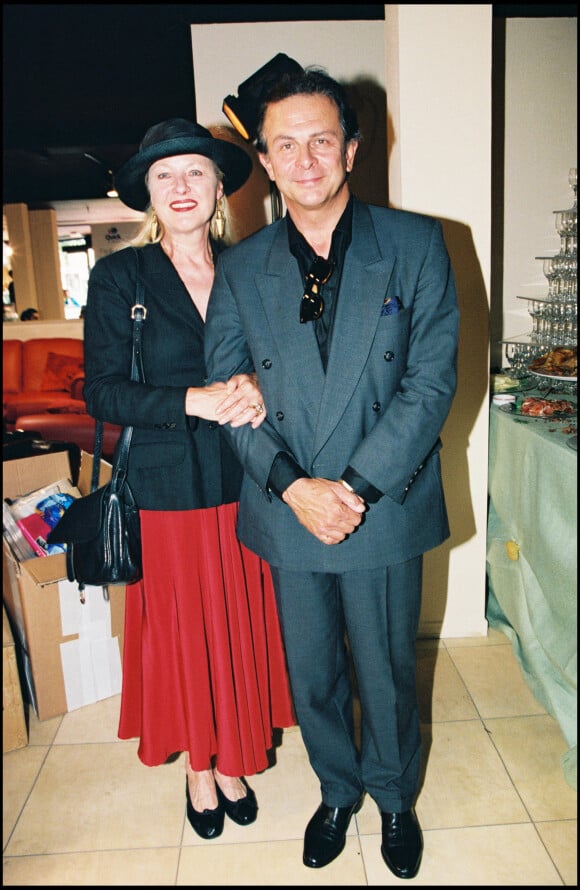 Maaïke Jansen et Roland Giraud lors de l'inauguration de la boutique Natuzzi & Natuzzi à Paris en 1998