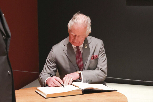Le prince Charles - Inauguration de la galerie "The Spanish Art Gallery" à Bishop Auckland, Royaume Uni, le 5 avril 2022.