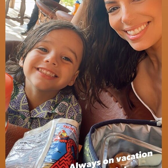 Eva Longoria en vacances avec son petit Santi, totalement craquant ! @ Instagram / Eva Longoria