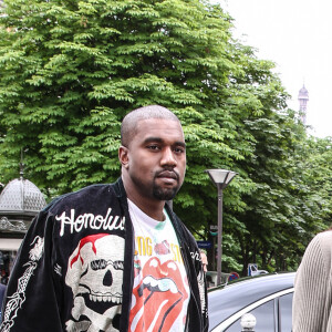 Kim Kardashian et son mari Kanye West arrivent à l'aéroport de Roissy-Charles-de-Gaulle, puis vont déjeuner au restaurant "L'Avenue" à Paris, le 13 juin 2016. 