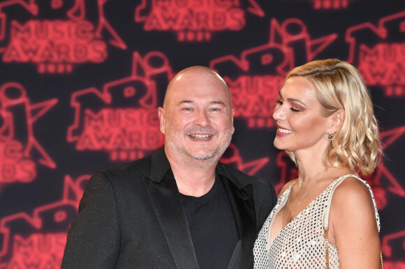 Sébastien Cauet et sa compagne Nathalie Dartois lors de la 23ème édition des NRJ Music Awards 2021 au Palais des Festivals de Cannes, le 20 novembre 2021. © Rachid Bellak/Bestimage 