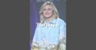 Louane en brassière et mini-jupe à paillettes, la chanteuse tout simplement époustouflante