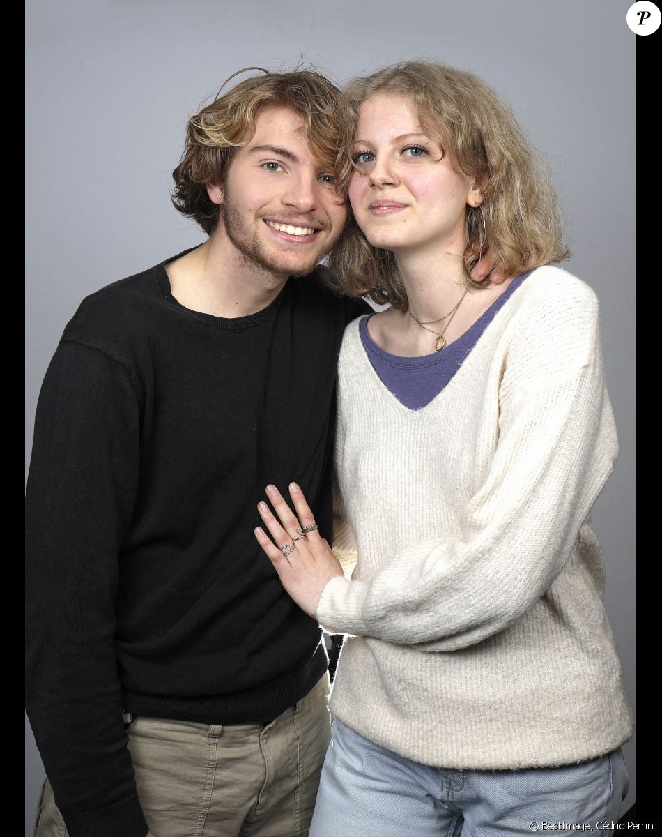 Rendez-vous avec Arthur Germain (fils de la maire de Paris Anne Hidalgo) et sa compagne Denise Dariès, lors de l'enregistrement de l'émission "L'Instant de Luxe". Le 17 mars 2022