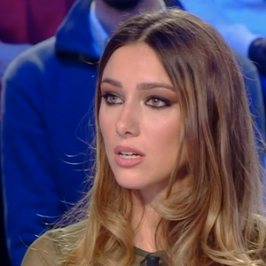 Delphine Wespiser craque et fond en larmes dans "Touche pas à mon poste" après un débat sur la mort d'un chien, tué par des policiers - C8