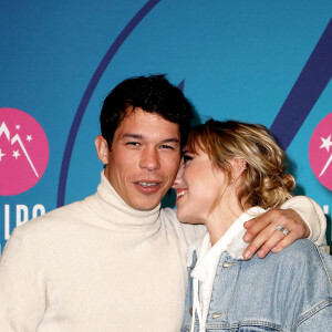 Chloé Jouannet et son compagnon Sandor Funtek - Photocall de la soirée lors de la 25ème édition du Festival international du film de comédie de l'Alpe d'Huez le 20 janvier 2022 © Dominique Jacovides / Bestimage