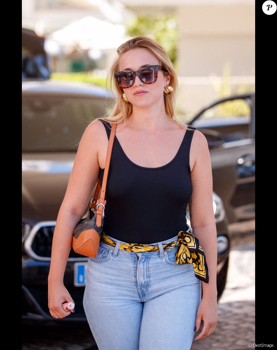 Chloe Jouannet - Les célébrités aperçues à la sortie de l'hôtel Martinez pendant le 74 ème festival international du film à Cannes le 9 juillet 2021