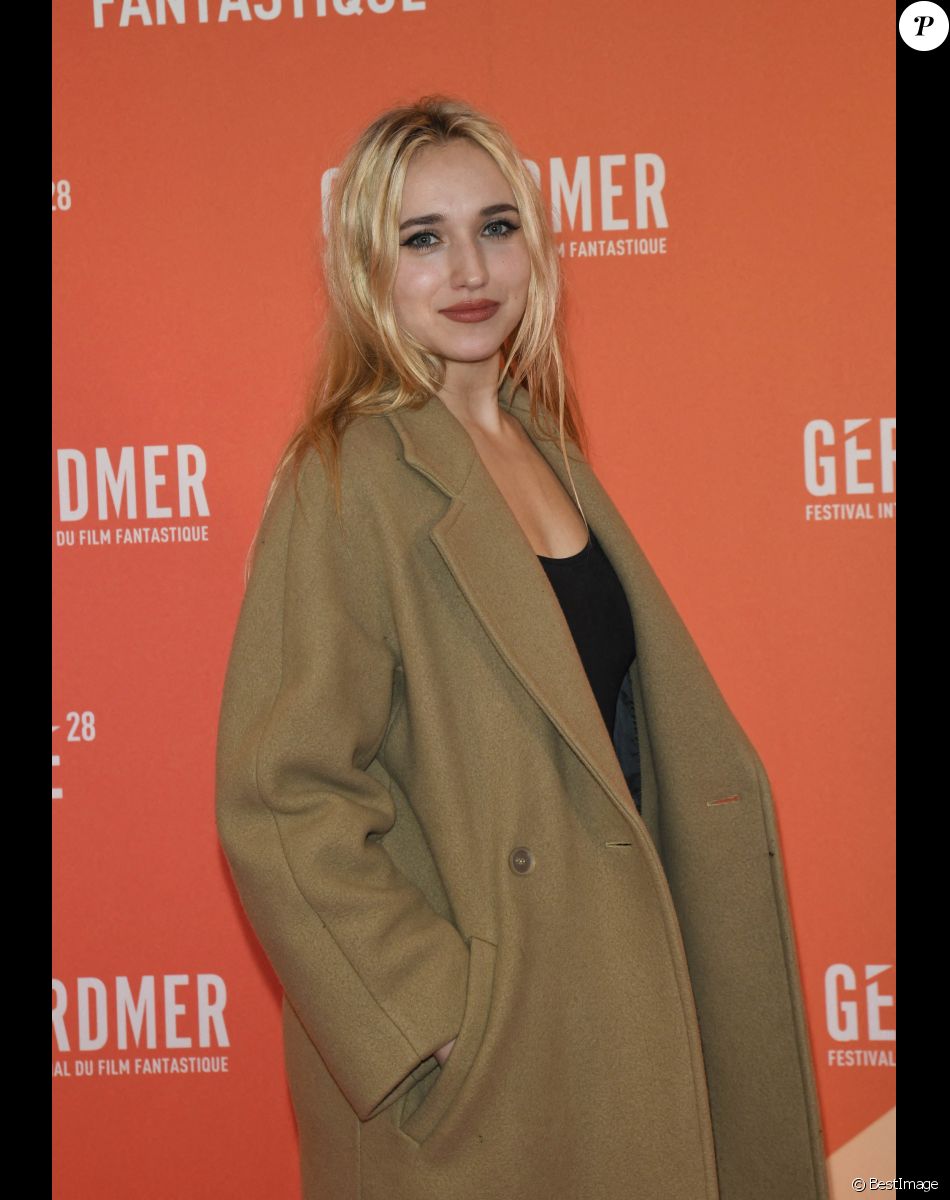 Chloe Jouannet 28 eme Festival international du film fantastique de Gérardmer Photocall du jury courts métrages le 30 janvier 2021