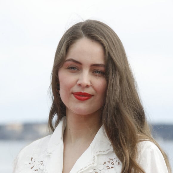 Marie-Ange Casta - Photocall de la série "Visions" lors de la 5ème saison du festival International des Séries "Canneseries" à Cannes, France, le 3 avril 2022. © Denis Guignebourg/Bestimage 