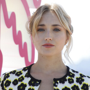 Chloé Jouannet au photocall de la saison 2 de la série "Derby Girl" lors de la 5ème saison du festival International des Séries "Canneseries" à Cannes, France. © Denis Guignebourg/Bestimage
