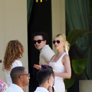 Les jeunes mariés Nicola Peltz et Brooklyn Beckham au brunch post-mariage / Splash News/ABACAPRESS.COM