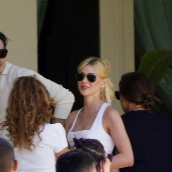 Les jeunes mariés Nicola Peltz et Brooklyn Beckham au brunch post-mariage / Splash News/ABACAPRESS.COM