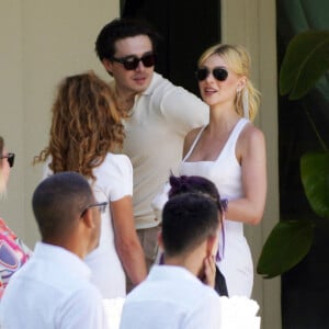 Les jeunes mariés Nicola Peltz et Brooklyn Beckham au brunch post-mariage / Splash News/ABACAPRESS.COM