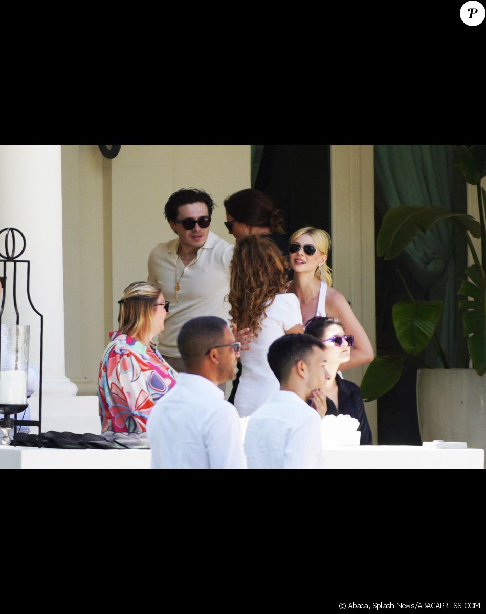 Les jeunes mariés Nicola Peltz et Brooklyn Beckham au brunch post-mariage / Splash News/ABACAPRESS.COM
