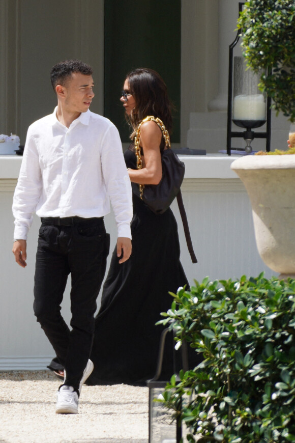 Victoria Beckham arrive au brunch post-mariage de son fils Brooklyn Beckham / Splash News/ABACAPRESS.COM
