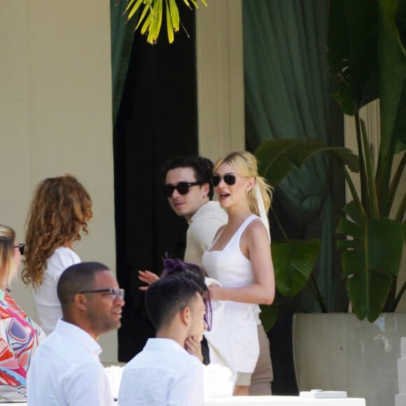 Brooklyn Beckham et sa femme Nicola Peltz arrivent au brunch de leur mariage / Splash News/ABACAPRESS.COM