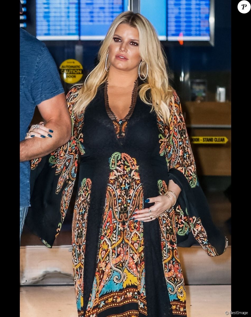 Jessica Simpson enceinte à l'aéroport de JFK à New York, le 18 septembre 2018
