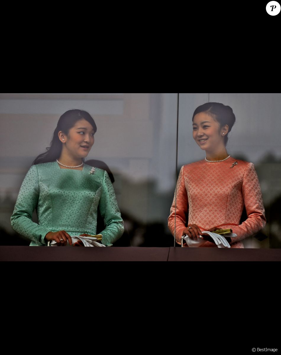 Info - La princesse Mako va se marier le 26 octobre - La princesse Mako et la princesse Kako du Japon présentent leurs voeux voeux pour la Nouvelle Année 2015 au palais impérial de Tokyo. Le 2 janvier 2015