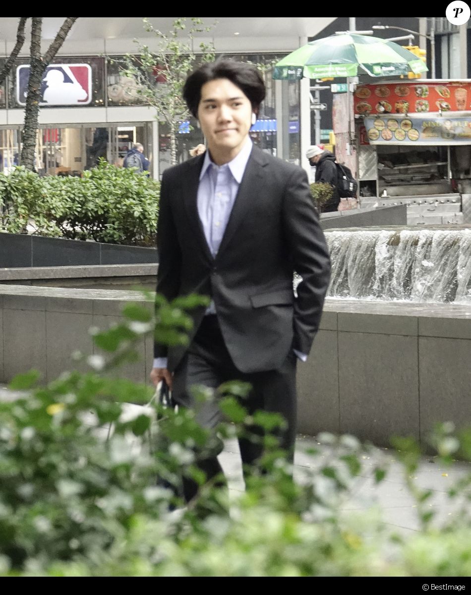 Exclusif - Kei Komuro, le mari de l'ancienne princesse du Japon Mako, entame une nouvelle vie à New York. Déchue de son titre impérial pour avoir épousé un roturier, Mako a suivi son époux à New York où il occupe un poste dans un cabinet juridique à partir du 15 novembre 2021.