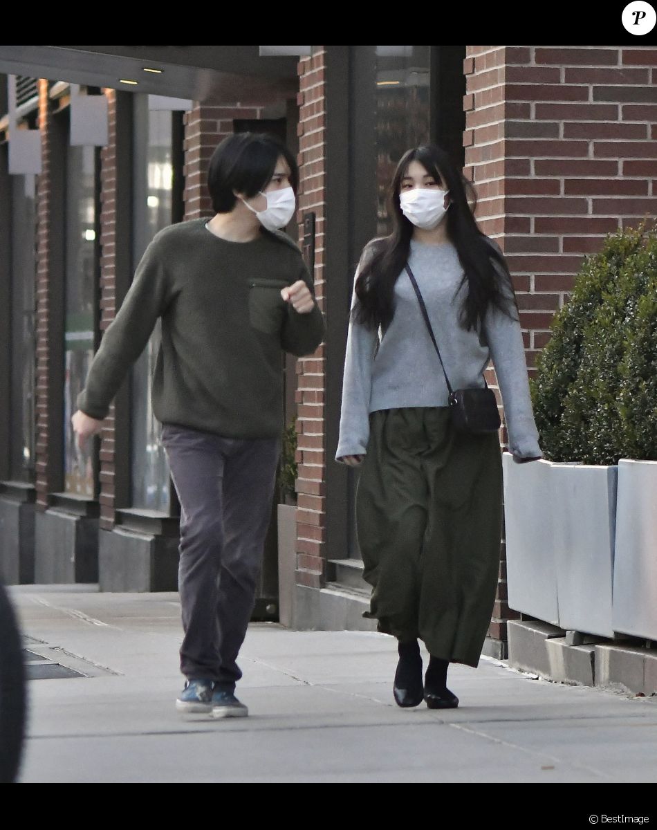 Exclusif - L'ancienne princesse japonaise Mako et son mari Kei Komuro se baladent dans les rues de New York City, New York, Etats-Unis, le 12 décembre 2021.