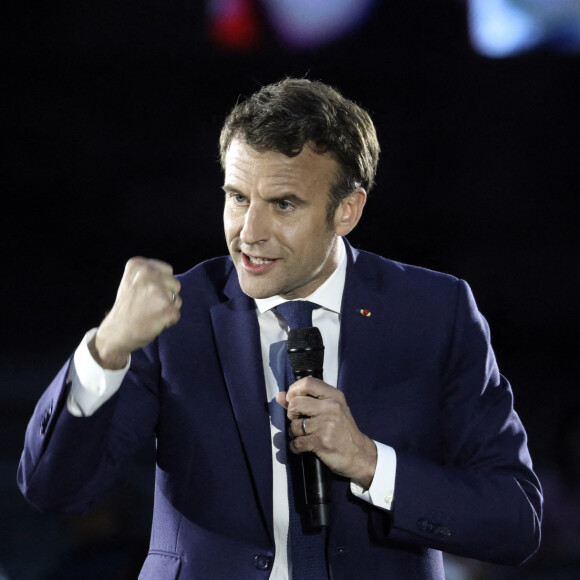 Le président de la République française et candidat du parti centriste La République en marche (LREM) à la réélection, Emmanuel Macron lors d'un rassemblement sur la place du château de Strasbourg, dans l'Est de la France. © Stéphane Lemouton/Bestimage