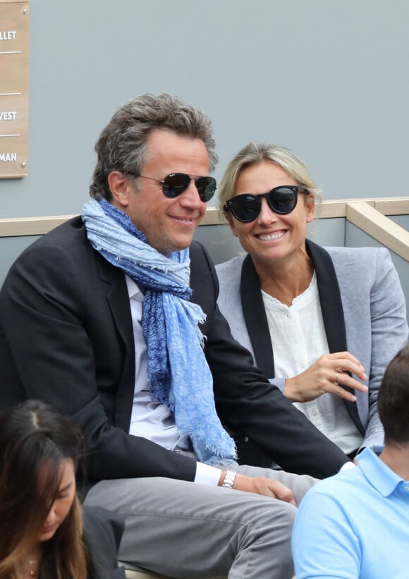 Anne-Sophie Lapix et son mari Arthur Sadoun dans les tribunes des internationaux de France de tennis de Roland Garros à Paris, France, le 9 juin 2019.